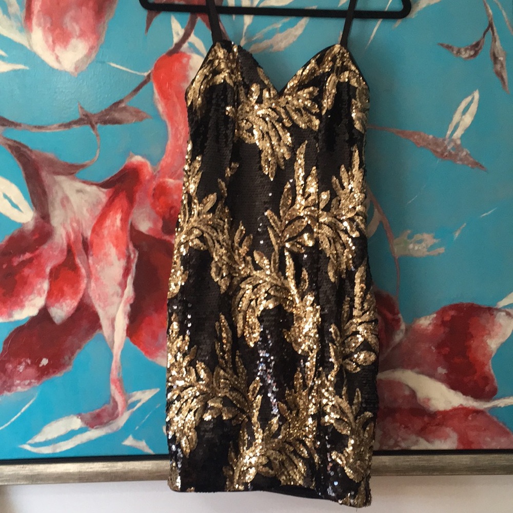 Black and gold sequin mini dress ✨